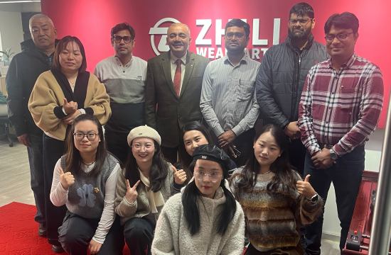 Visite d'un client d'une cimenterie indienne à l'usine Zhili